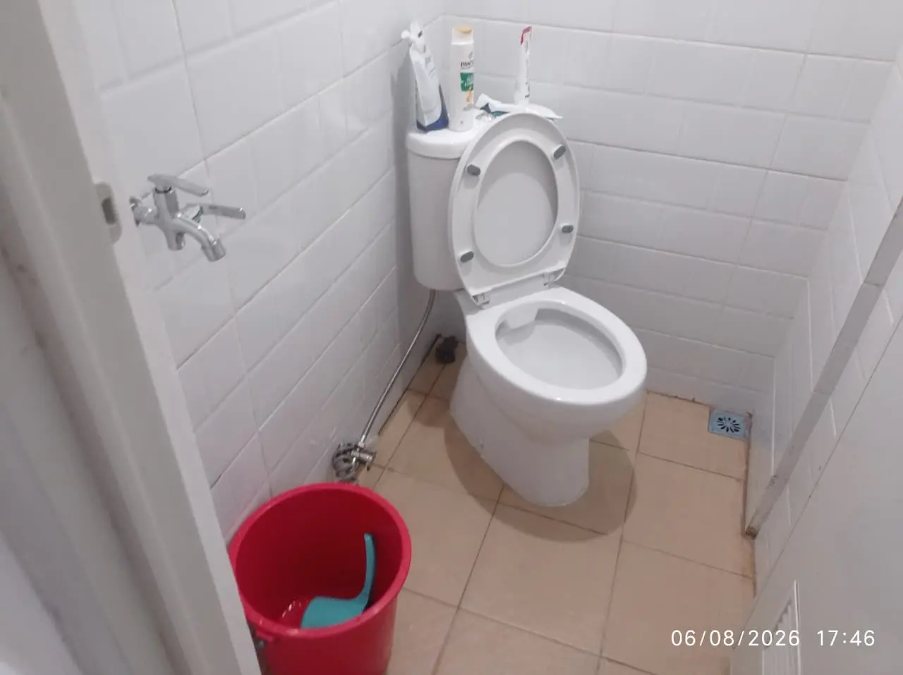 Foto Kamar F2 (Deluxe Room)  Kost Surabaya